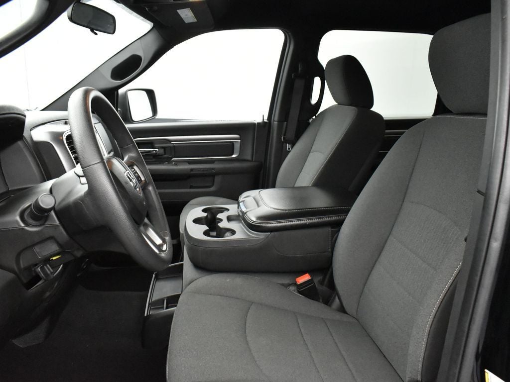 2024 RAM 1500 Classic Warlock Crew Cab 4x2 5'7' Box