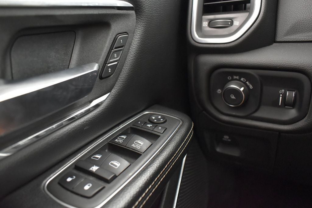2024 RAM 1500 Laramie Crew Cab 4x2 5'7' Box
