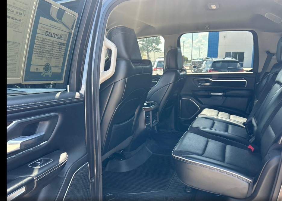 2022 RAM 1500 Laramie Crew Cab 4x2 5'7' Box
