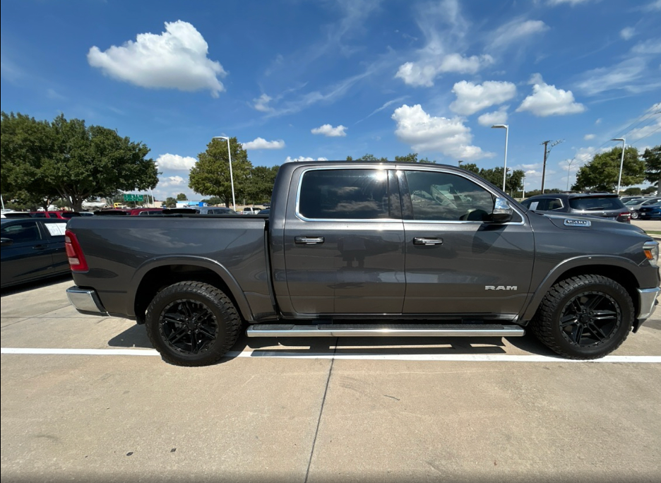 2022 RAM 1500 Laramie Crew Cab 4x2 5'7' Box
