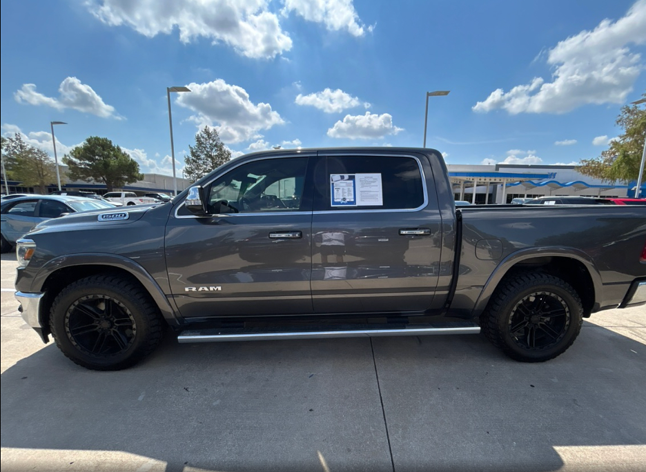 2022 RAM 1500 Laramie Crew Cab 4x2 5'7' Box