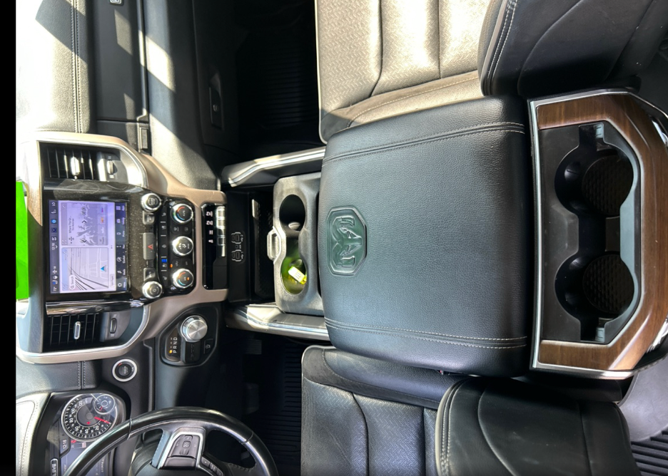 2022 RAM 1500 Laramie Crew Cab 4x2 5'7' Box