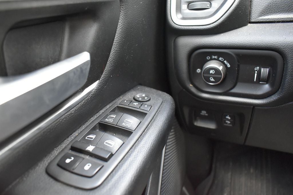 2022 RAM 1500 Big Horn Crew Cab 4x4 5'7' Box
