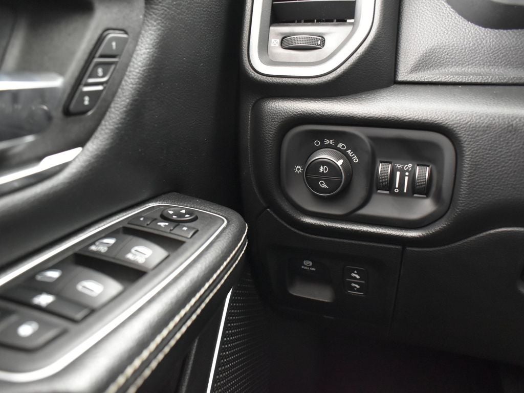 2022 RAM 1500 Laramie Crew Cab 4x4 5'7' Box