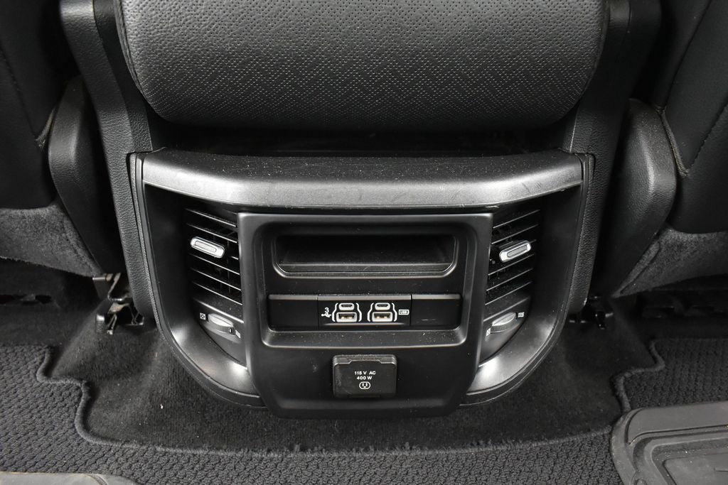2020 RAM 1500 Laramie Crew Cab 4x4 5'7' Box