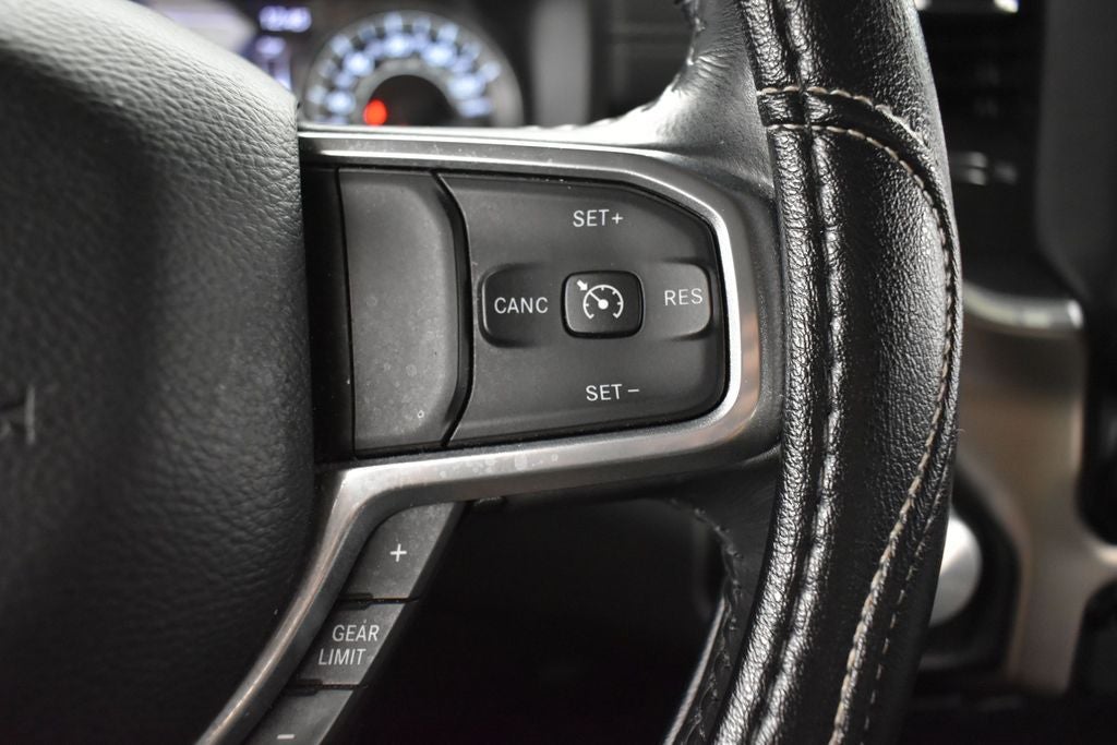 2020 RAM 1500 Laramie Crew Cab 4x4 5'7' Box