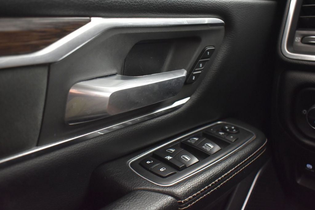 2020 RAM 1500 Laramie Crew Cab 4x4 5'7' Box
