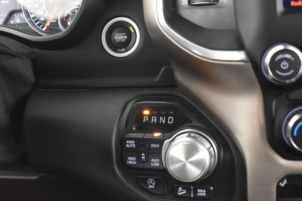 2020 RAM 1500 Laramie Crew Cab 4x4 5'7' Box
