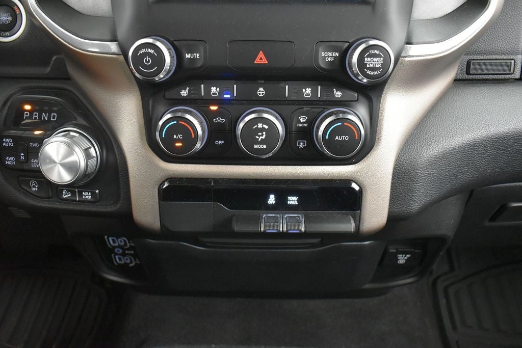 2020 RAM 1500 Laramie Crew Cab 4x4 5'7' Box