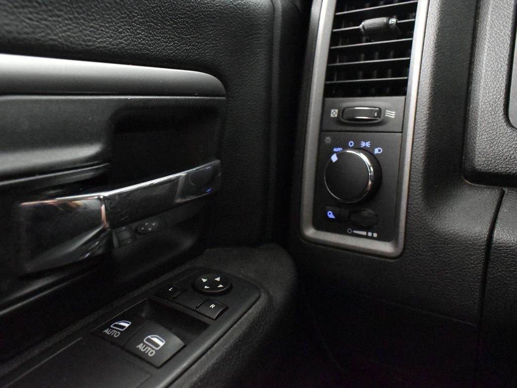 2021 RAM 1500 Classic Tradesman Regular Cab 4x2 6'4' Box