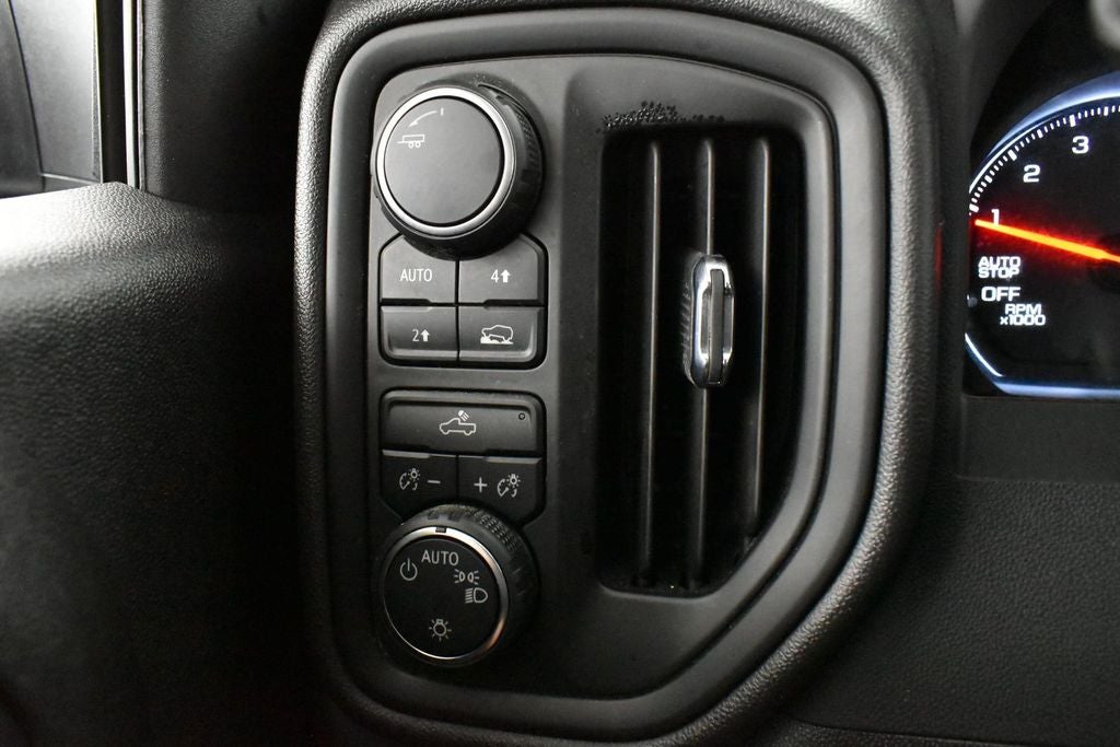 2023 Chevrolet Silverado 1500 4WD Crew Cab Short Bed Custom