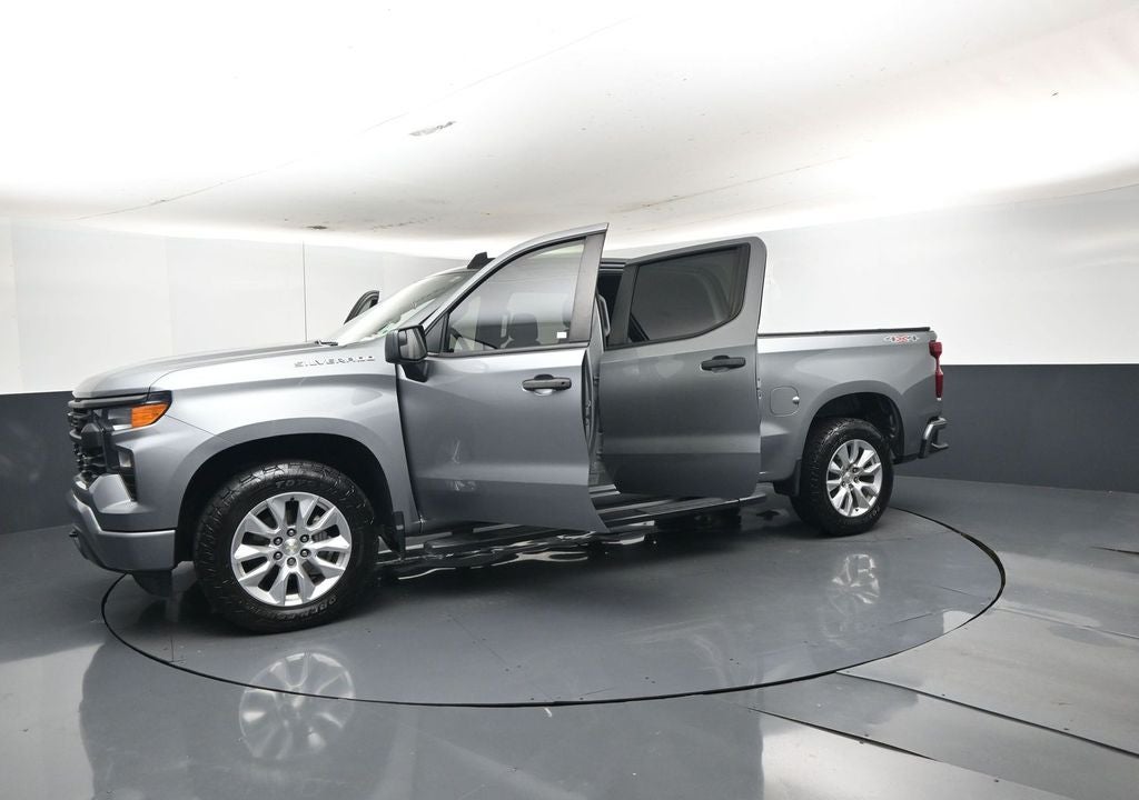2023 Chevrolet Silverado 1500 4WD Crew Cab Short Bed Custom