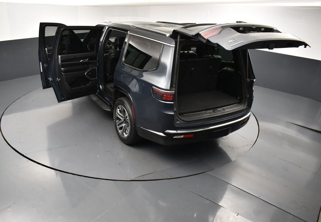2023 Jeep Wagoneer Base