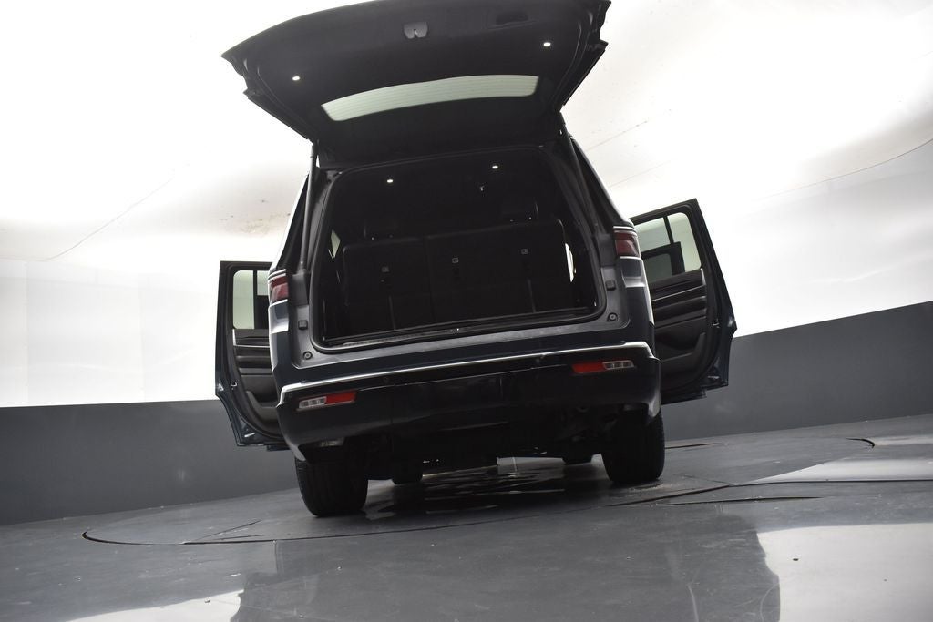 2023 Jeep Wagoneer Base
