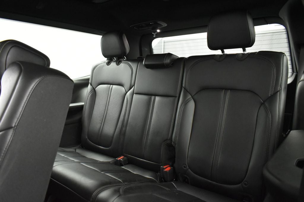 2023 Jeep Wagoneer Base