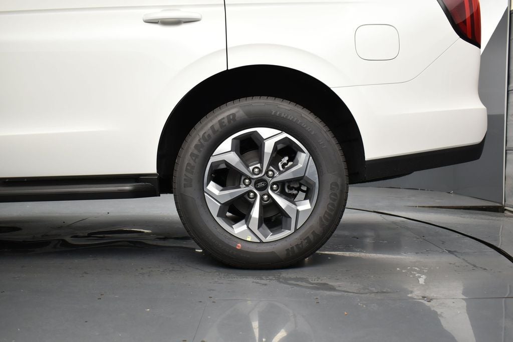 2027 Ford Expedition Active 202A