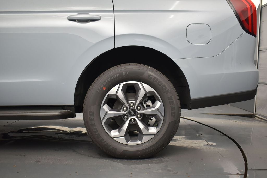 2027 Ford Expedition Active 202A