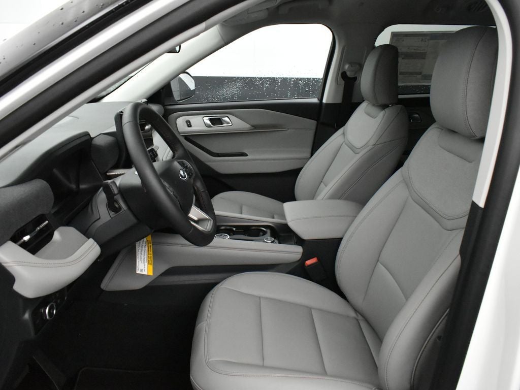 2025 Ford Explorer Active 200A