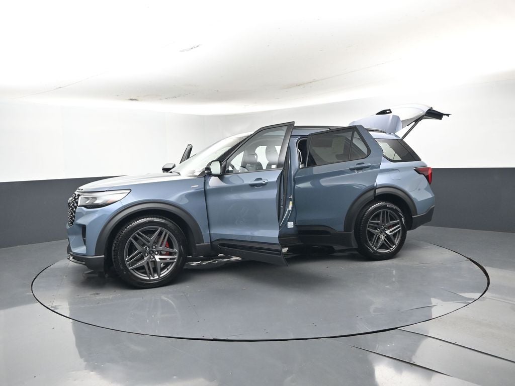 2026 Ford Explorer ST-Line 300A