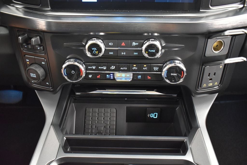 2026 Ford F-250SD Lariat Black Widow