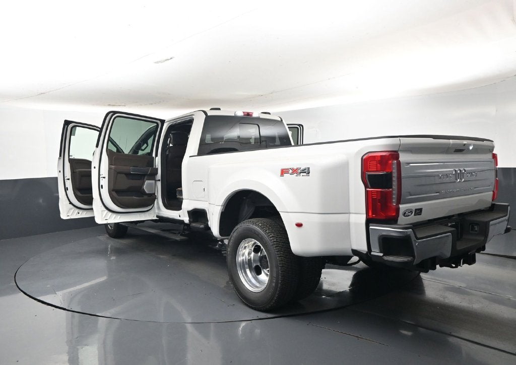 2027 Ford F-350SD King Ranch DRW