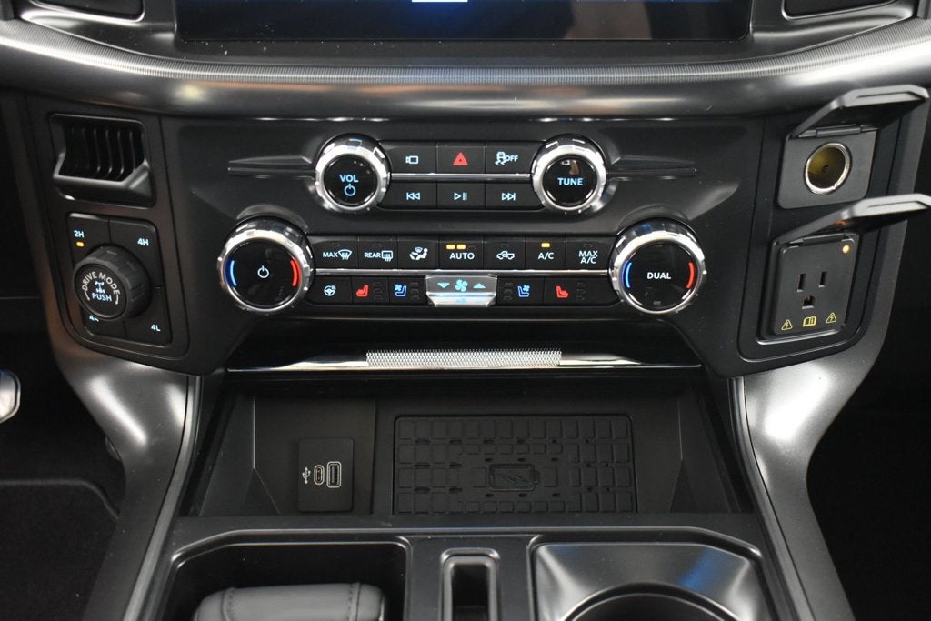 2026 Ford F-150 Lariat Black Widow