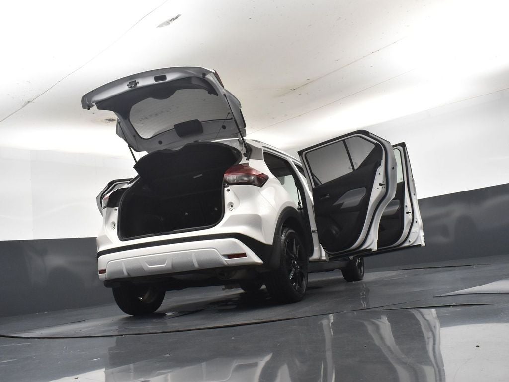 2021 Nissan Kicks SR