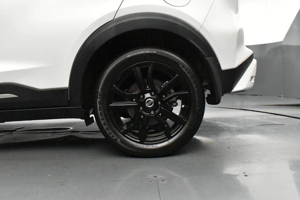 2021 Nissan Kicks SR