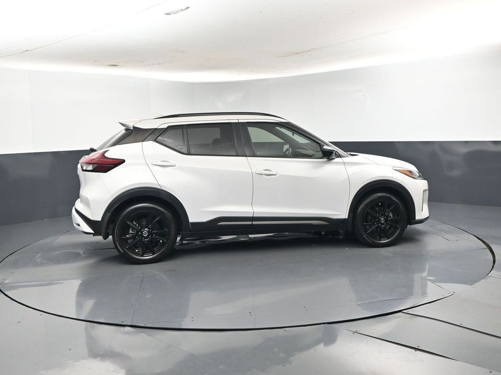 2021 Nissan Kicks SR