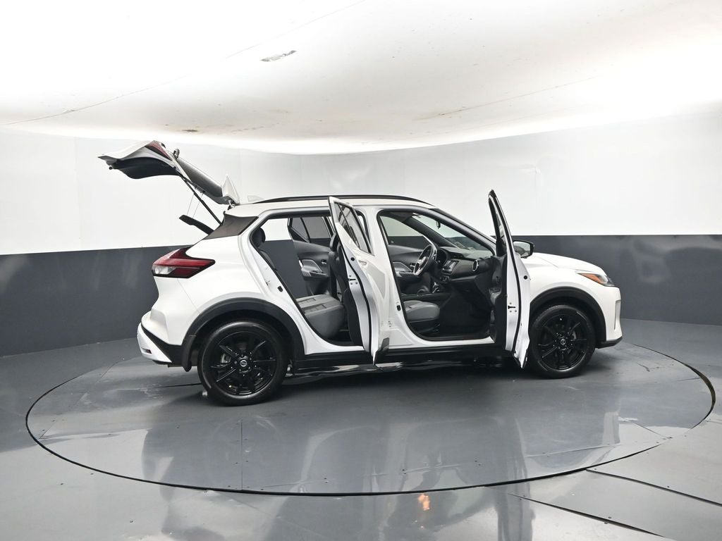 2021 Nissan Kicks SR